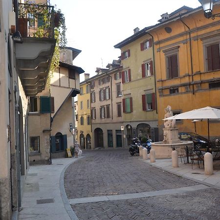 Casa Vacanza Fontana Del Delfino Бергамо Экстерьер фото