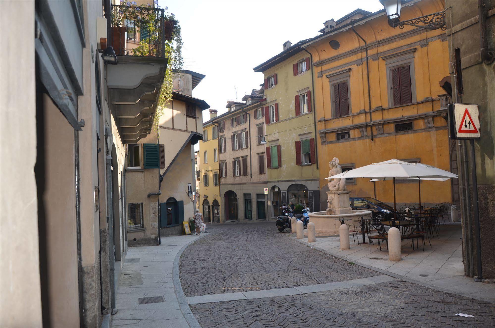 Casa Vacanza Fontana Del Delfino Бергамо Экстерьер фото